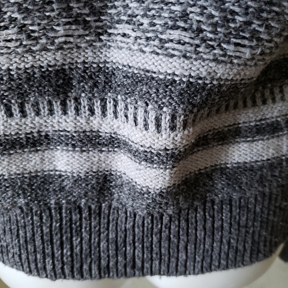 Abercrombie & Fitch Sweater/Cardigan Gray & White - Picture 6 of 8